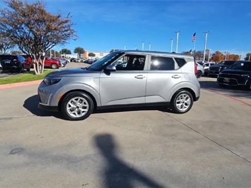 Used 2023 Kia Soul LX w/ LX Technology Package image 4