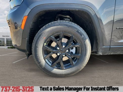 New 2026 Jeep Grand Cherokee Altitude image 14