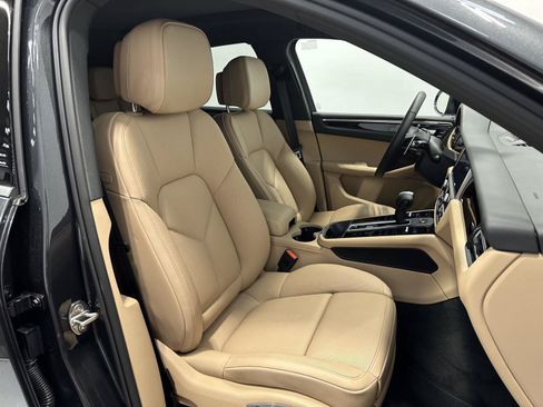 Certified 2026 Porsche Macan AWD/4WD image 44