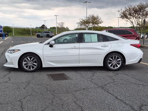 Used 2021 Toyota Avalon XLE w/ Moonroof Package FWD image 5