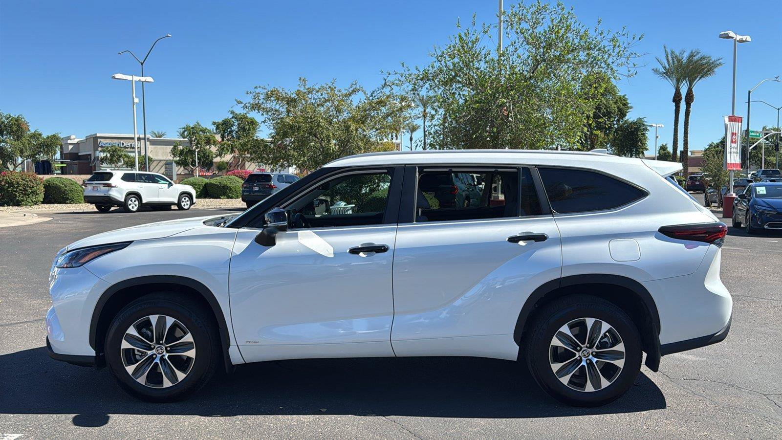 Certified 2026 Toyota Highlander XLE AWD/4WD image 5