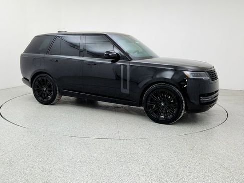 Certified 2024 Land Rover Range Rover SE image 3