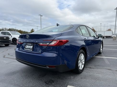 Used 2025 Toyota Camry SE image 8