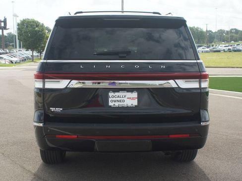 Used 2022 Lincoln Navigator Reserve AWD/4WD image 3