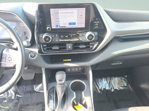 Used 2023 Toyota Highlander XLE image 15