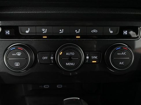 Certified 2021 Volkswagen Tiguan SE w/ Panoramic Sunroof Package image 27