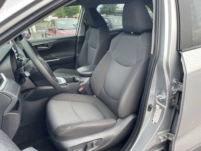 Used 2025 Toyota RAV4 XLE AWD/4WD image 14