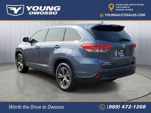 Used 2018 Toyota Highlander Plus FWD image 4