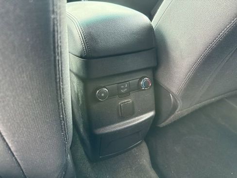 Used 2016 Ford Explorer XLT AWD/4WD image 16