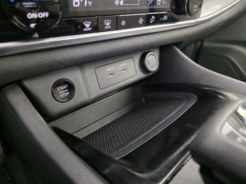 Used 2025 Nissan Rogue SV image 38