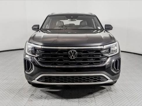 Used 2024 Volkswagen Atlas Cross Sport SE FWD image 11