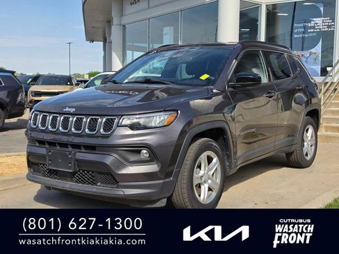 Used 2024 Jeep Compass Latitude AWD/4WD image 1