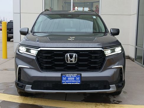 New 2025 Honda Pilot Touring image 4