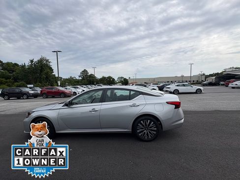 Used 2024 Nissan Altima 2.5 SV FWD image 2