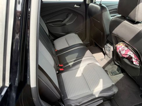 Used 2017 Ford Escape SE w/ SE Sport Appearance Package FWD image 4