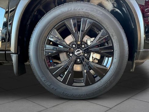 Used 2023 Nissan Rogue SV w/ SV Premium B Package image 11