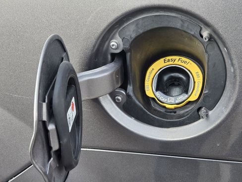 Used 2012 Lincoln Navigator 4WD image 24