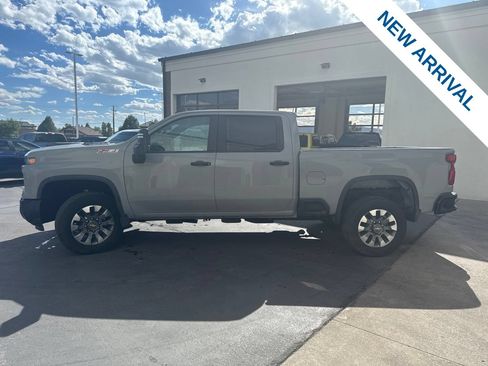 Used 2025 Chevrolet Silverado 2500 Custom w/ Custom Value Package AWD/4WD image 4