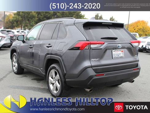 Used 2021 Toyota RAV4 XLE Premium image 9