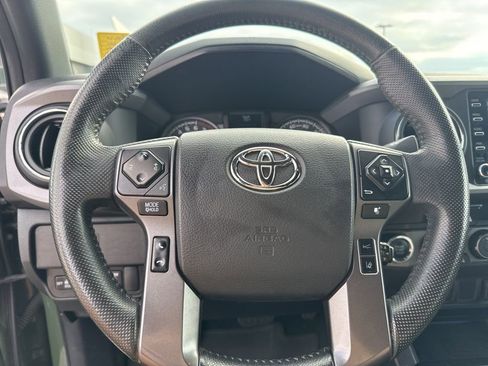 Used 2021 Toyota Tacoma TRD Sport image 16