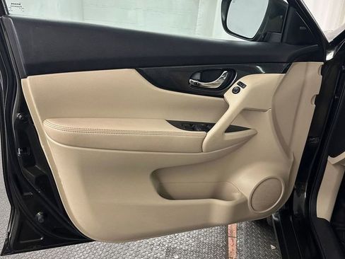 Used 2016 Nissan Rogue SL w/ SL Premium Package image 8