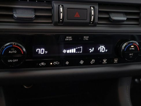 Used 2024 Nissan Pathfinder S image 43