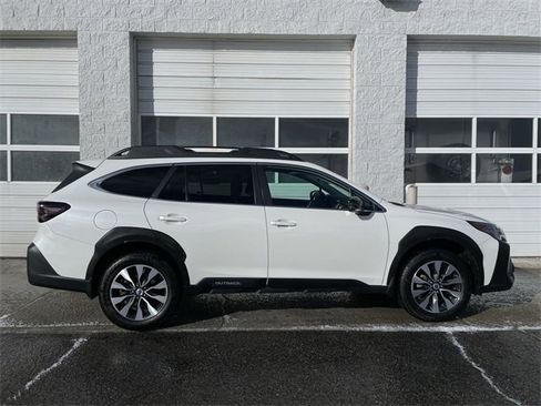 Used 2023 Subaru Outback Limited XT image 1