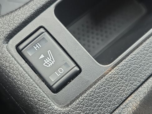 Used 2021 Nissan Rogue Sport SV AWD/4WD image 29