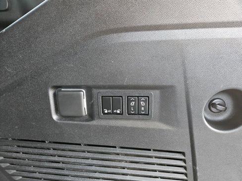 Used 2021 GMC Yukon Denali w/ Denali Premium Package image 13