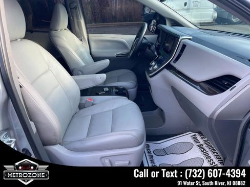 Used 2016 Toyota Sienna AWD image 21