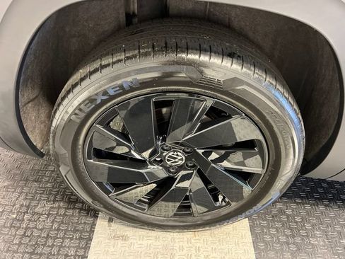 Certified 2024 Volkswagen Atlas SE FWD image 15