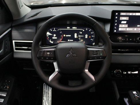 New 2026 Mitsubishi Outlander SEL image 21