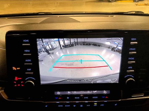 Used 2024 Toyota Sienna XLE Woodland Edition image 27