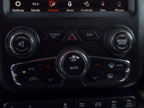 Used 2018 RAM 2500 Laramie w/ Sport Appearance Group AWD/4WD image 34