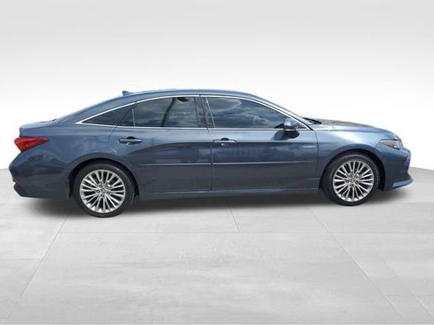 Used 2019 Toyota Avalon Limited w/ All Weather Liner Package FWD image 3