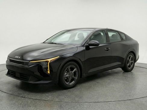 Used 2025 Kia K4 FWD image 3