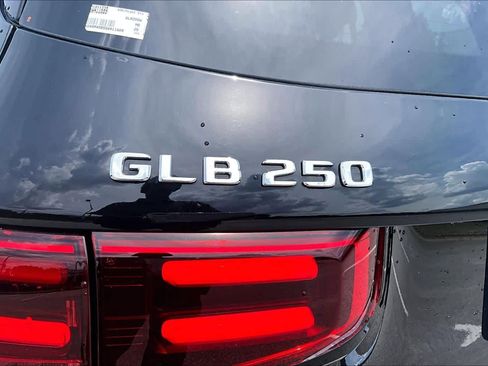 Certified 2025 Mercedes-Benz GLB 250 image 10