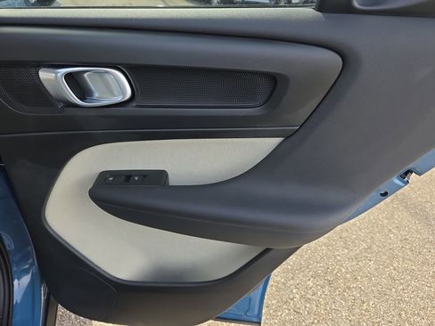 Used 2025 Volvo XC40 B5 Plus w/ Protection Package Premier image 14