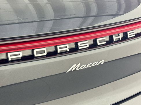 Certified 2025 Porsche Macan image 24