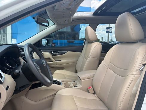 Used 2016 Nissan Rogue SL w/ SL Premium Package image 2