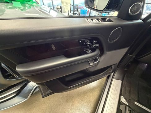 Used 2020 Land Rover Range Rover HSE image 17
