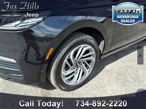 Used 2025 Lincoln Navigator L Reserve AWD/4WD image 5