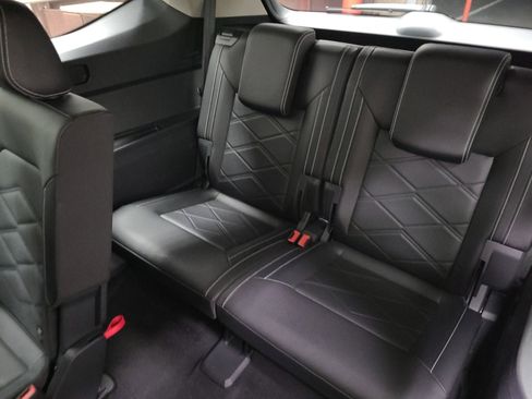 Used 2025 Volkswagen Atlas SE image 15