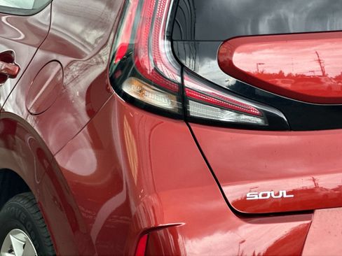 Used 2023 Kia Soul LX w/ LX Technology Package FWD image 24