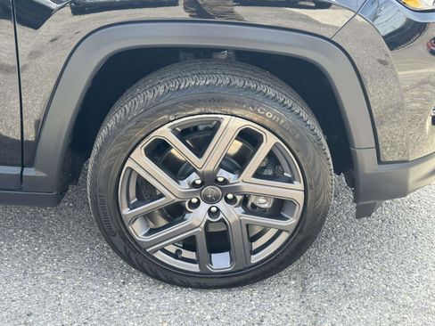 Used 2025 Jeep Compass Limited w/ Sun & Sound Group AWD/4WD image 9