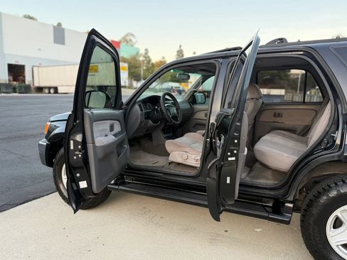 Used 2002 Toyota 4Runner SR5 RWD image 28
