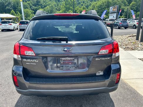 Used 2011 Subaru Outback 2.5i Premium w/ All-Weather Pkg AWD/4WD image 4