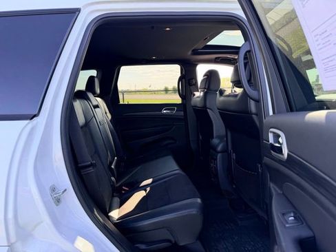 Used 2022 Jeep Grand Cherokee Laredo X AWD/4WD image 9