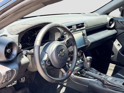 Used 2023 Toyota GR86 Premium w/ ALL Weather Mat Package (TMS) RWD image 9
