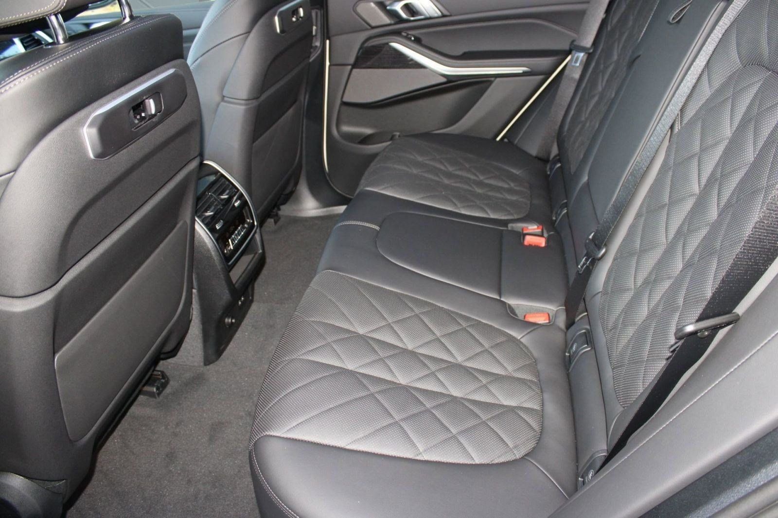 Used 2026 BMW X5 xDrive40i w/ M Sport Package AWD/4WD image 30